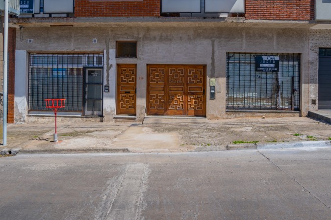 Venta  casa con 4 dormitorios garage y 2 locales