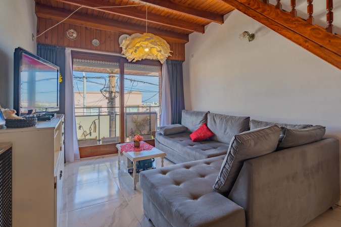 Venta  casa con 4 dormitorios garage y 2 locales