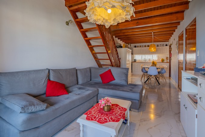 Venta  casa con 4 dormitorios garage y 2 locales