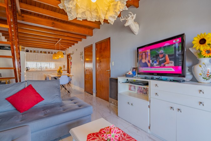 Venta  casa con 4 dormitorios garage y 2 locales