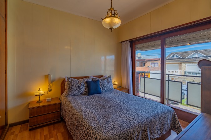 Venta  casa con 4 dormitorios garage y 2 locales