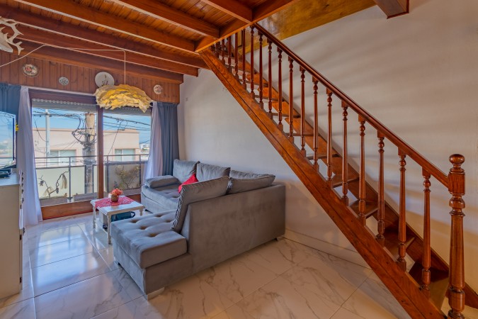 Venta  casa con 4 dormitorios garage y 2 locales