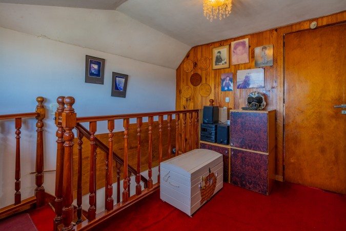 Venta  casa con 4 dormitorios garage y 2 locales