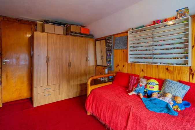 Venta  casa con 4 dormitorios garage y 2 locales