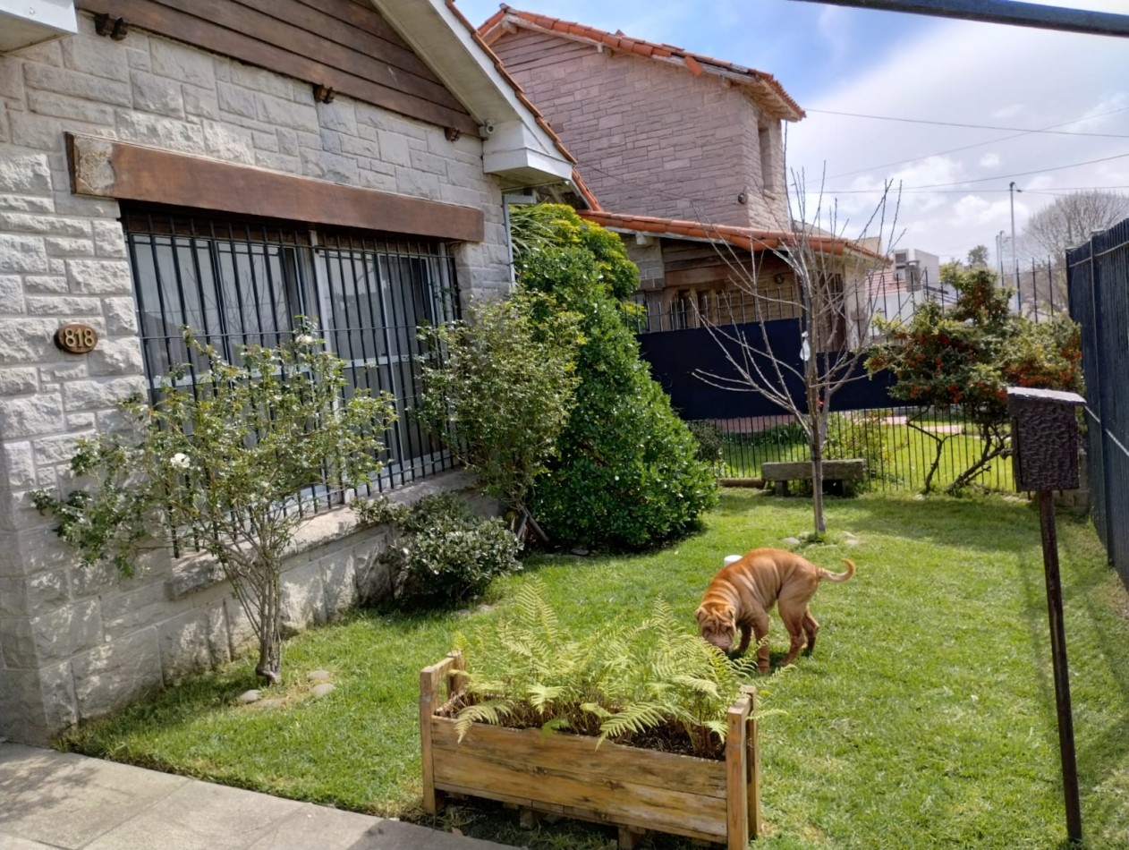 CASA 4 AMBIENTES , PUNTA MOGOTES A CUADRAS DEL MAR  APTA CREDITO