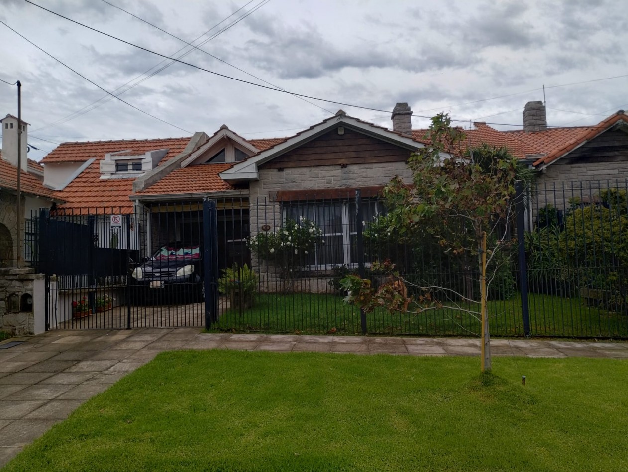 CASA 4 AMBIENTES , PUNTA MOGOTES A CUADRAS DEL MAR  APTA CREDITO