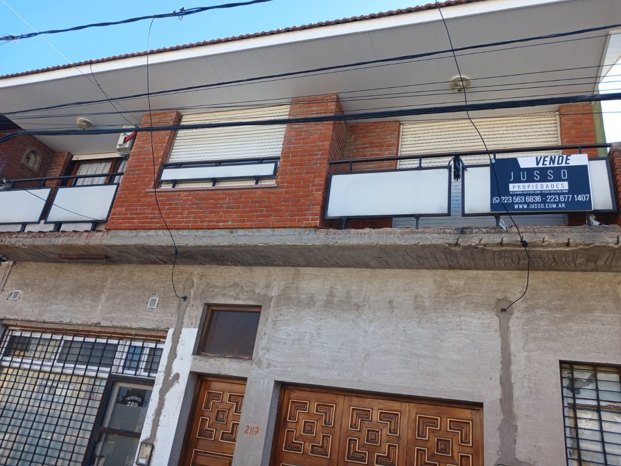 Venta  casa con 4 dormitorios garage y 2 locales