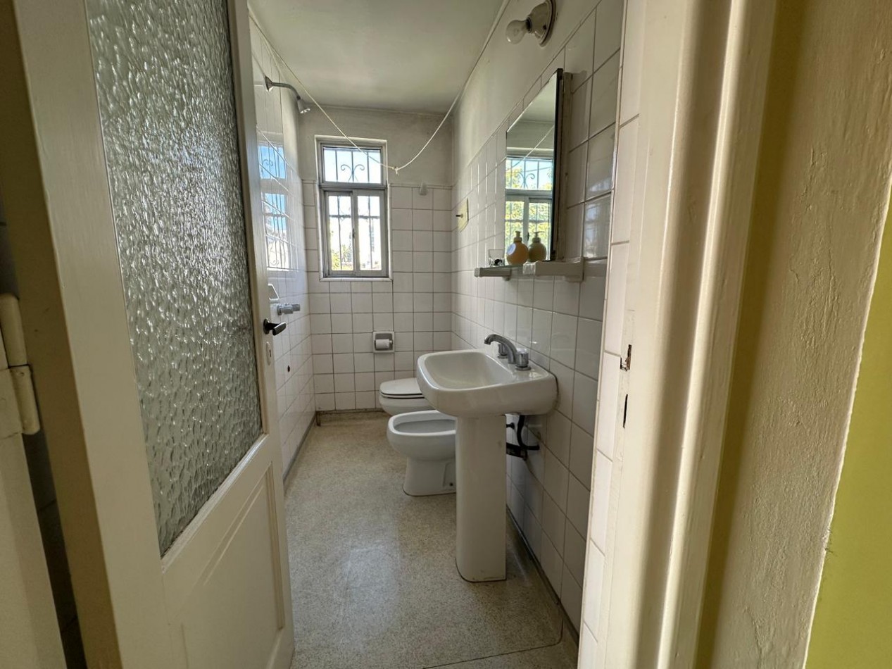 CASA 4 AMBIENTES GARAGE PARQUE APTO COMERCIAL ZONA ALDREY 