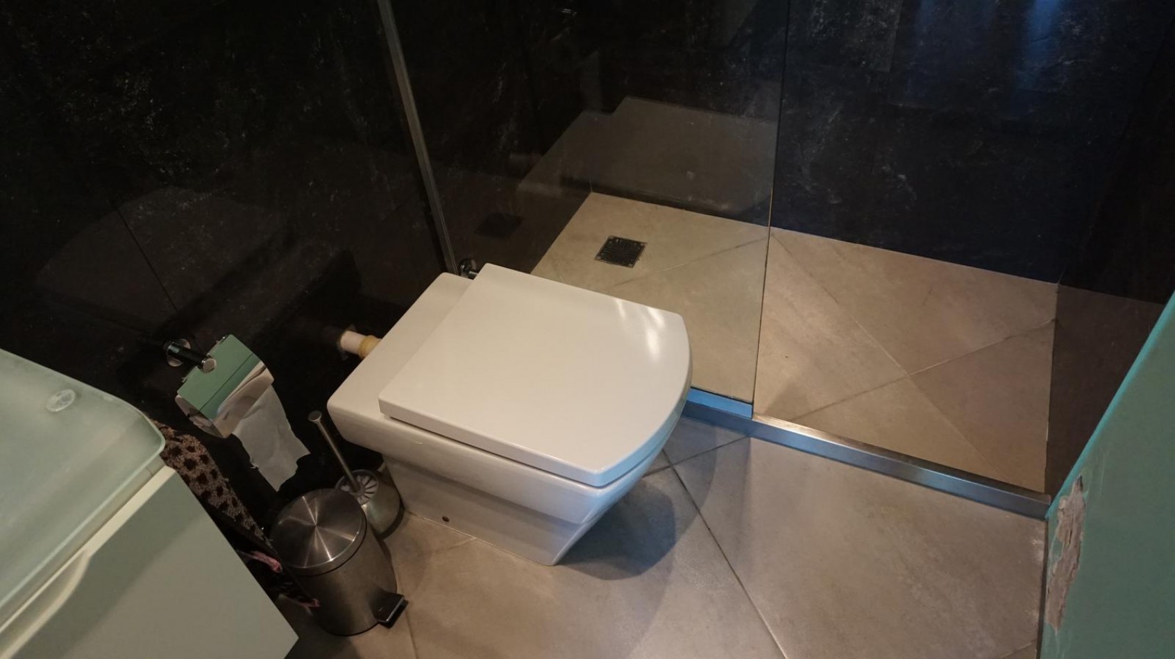 Casa estilo minimalista moderno, en sector Los Pinos del barrio Privado Rumenco.