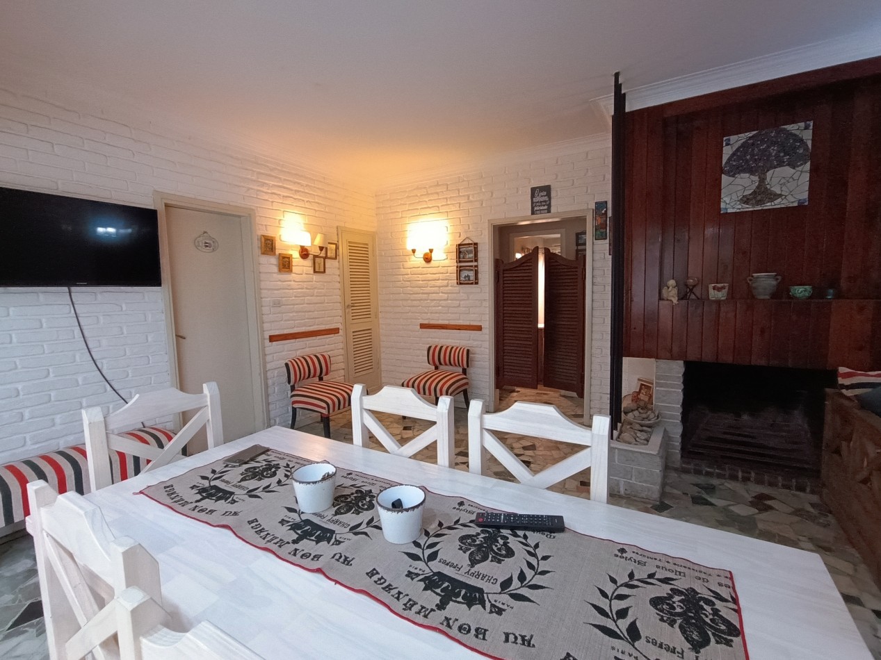 Venta casa 3 ambientes con dependencia y patio a tres cuadras del Mar Punta Mogotes