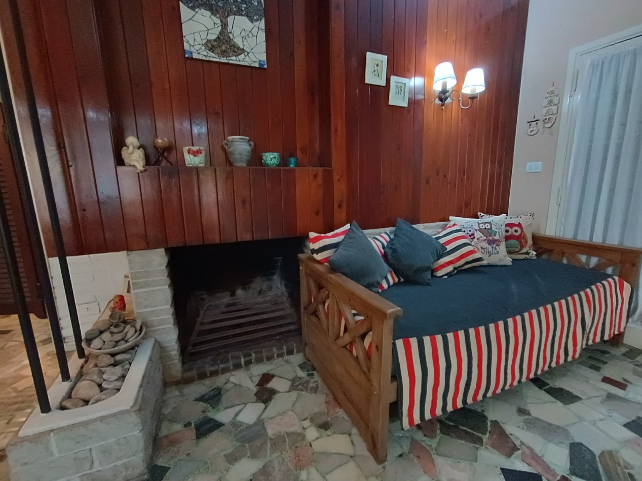 Venta casa 3 ambientes con dependencia y patio a tres cuadras del Mar Punta Mogotes