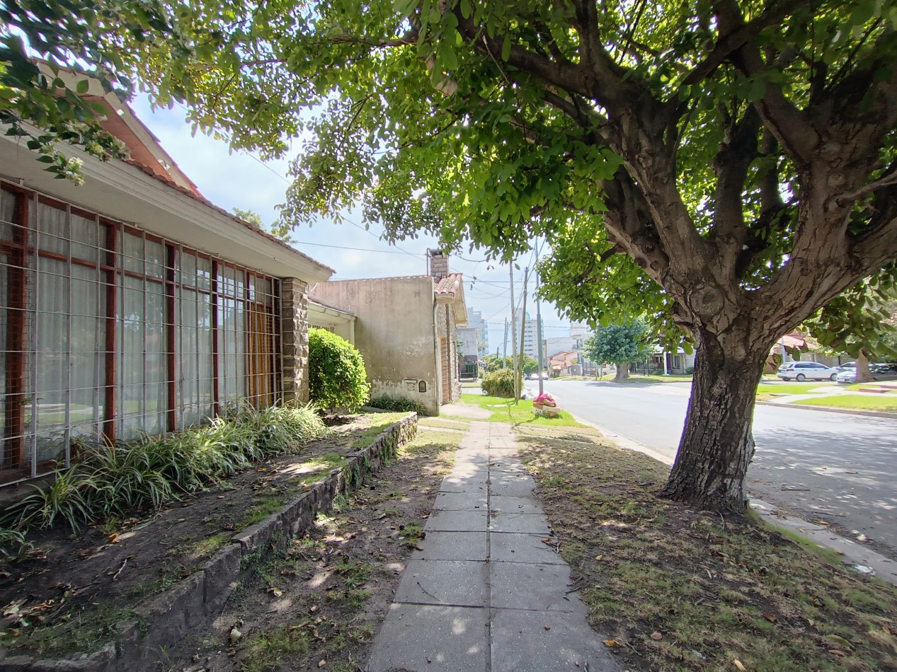 Venta casa 3 ambientes con dependencia y patio a tres cuadras del Mar Punta Mogotes