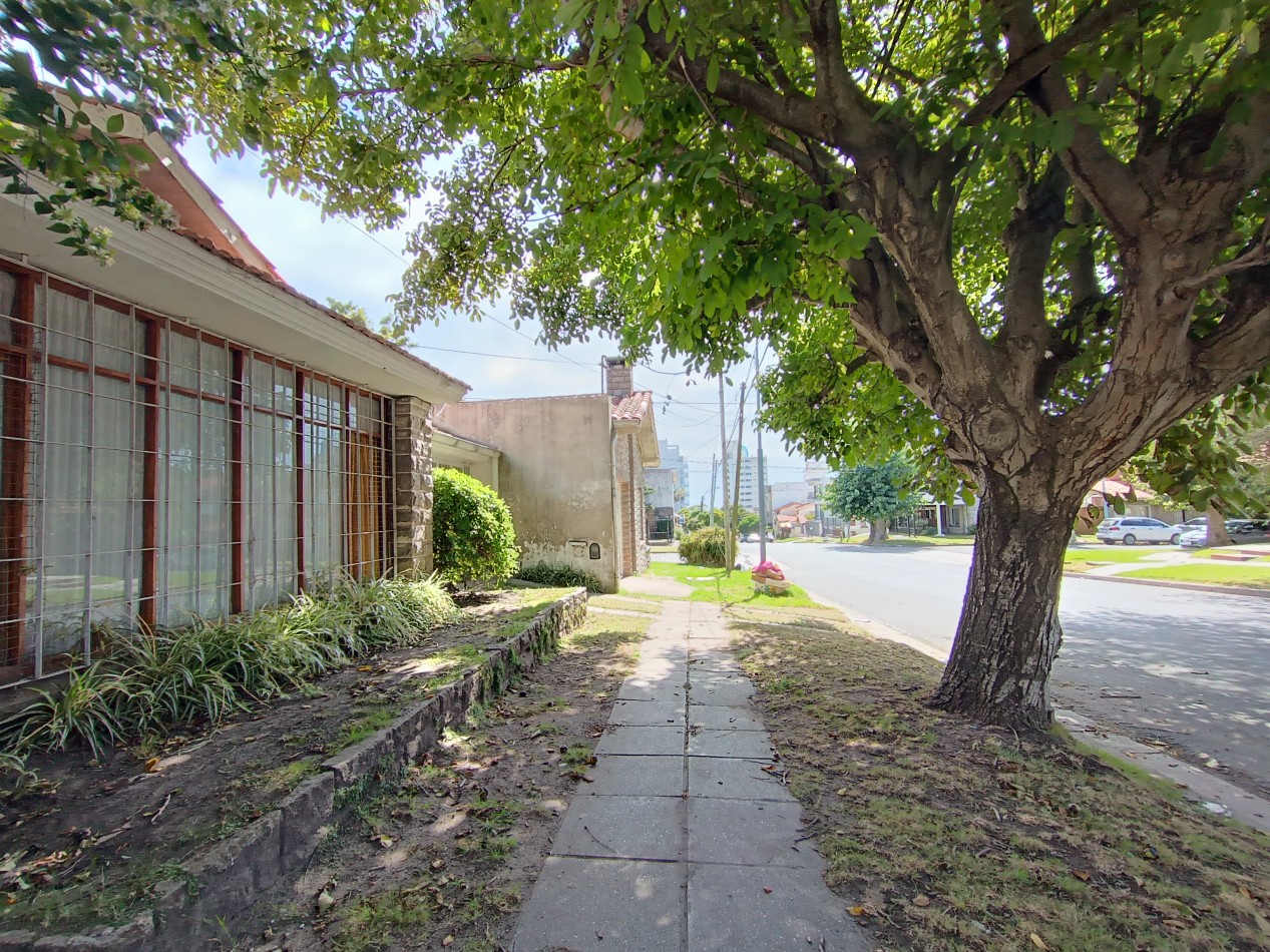 Venta casa 3 ambientes con dependencia y patio a tres cuadras del Mar Punta Mogotes