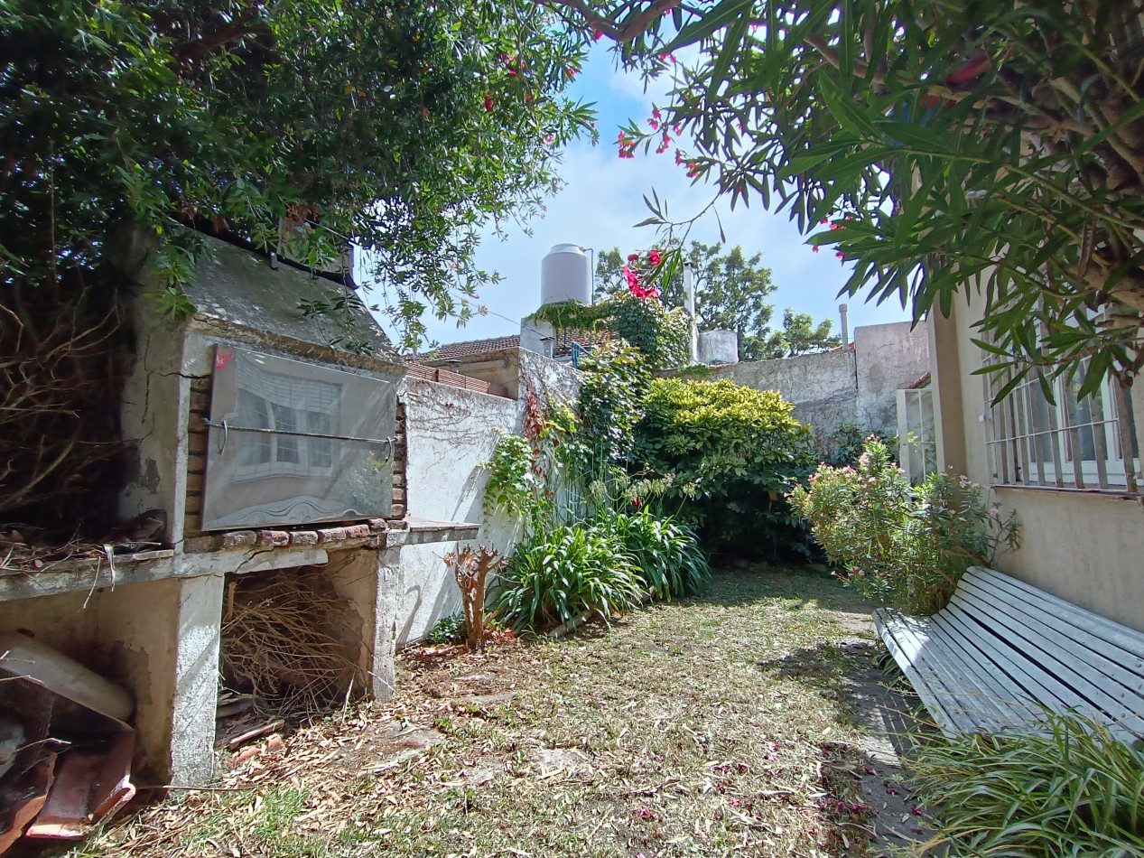 Venta casa 3 ambientes con dependencia y patio a tres cuadras del Mar Punta Mogotes