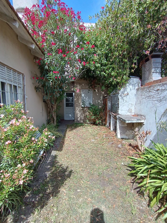 Venta casa 3 ambientes con dependencia y patio a tres cuadras del Mar Punta Mogotes