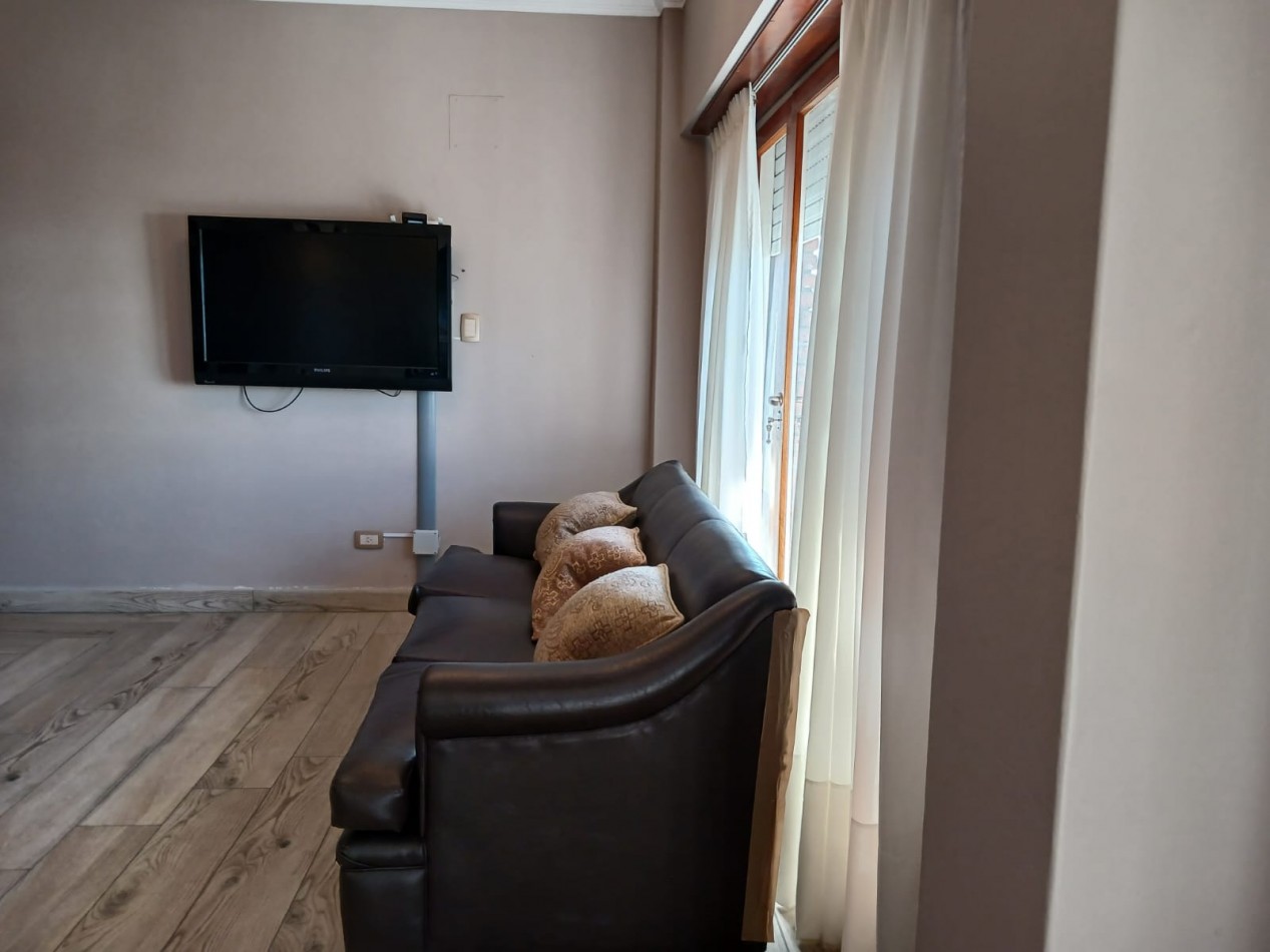 Venta departamento 4 ambientes a la calle con balcon