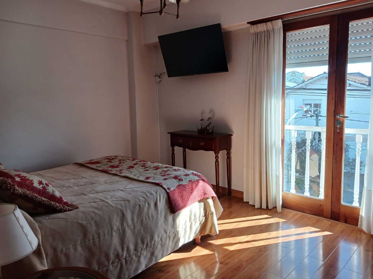 Venta departamento 4 ambientes a la calle con balcon