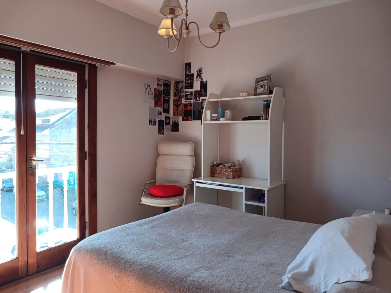 Venta departamento 4 ambientes a la calle con balcon