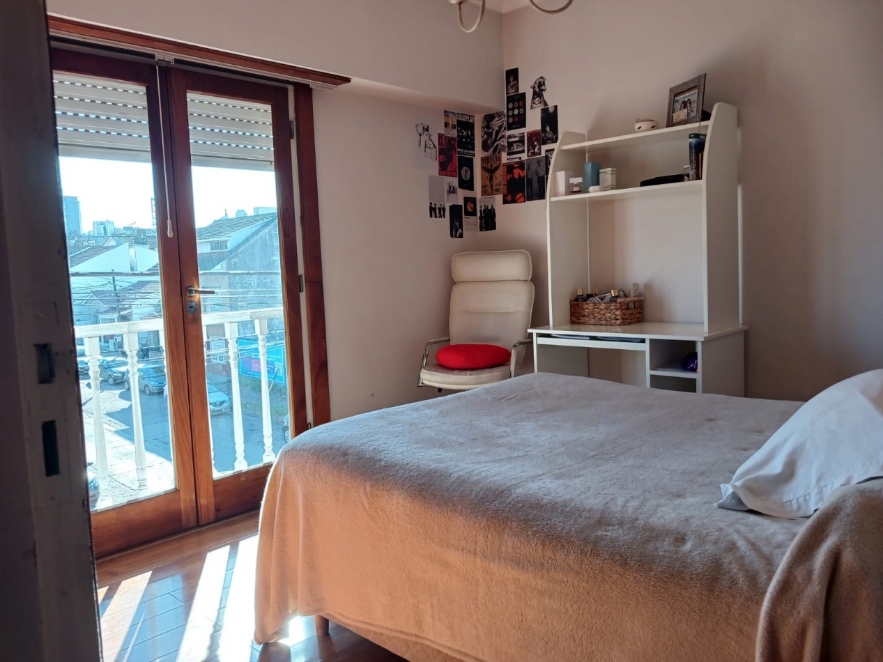 Venta departamento 4 ambientes a la calle con balcon