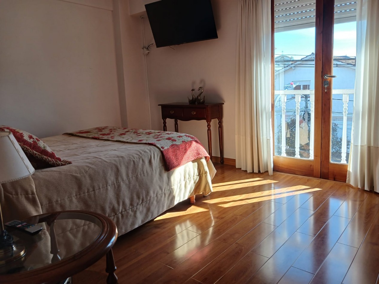 Venta departamento 4 ambientes a la calle con balcon