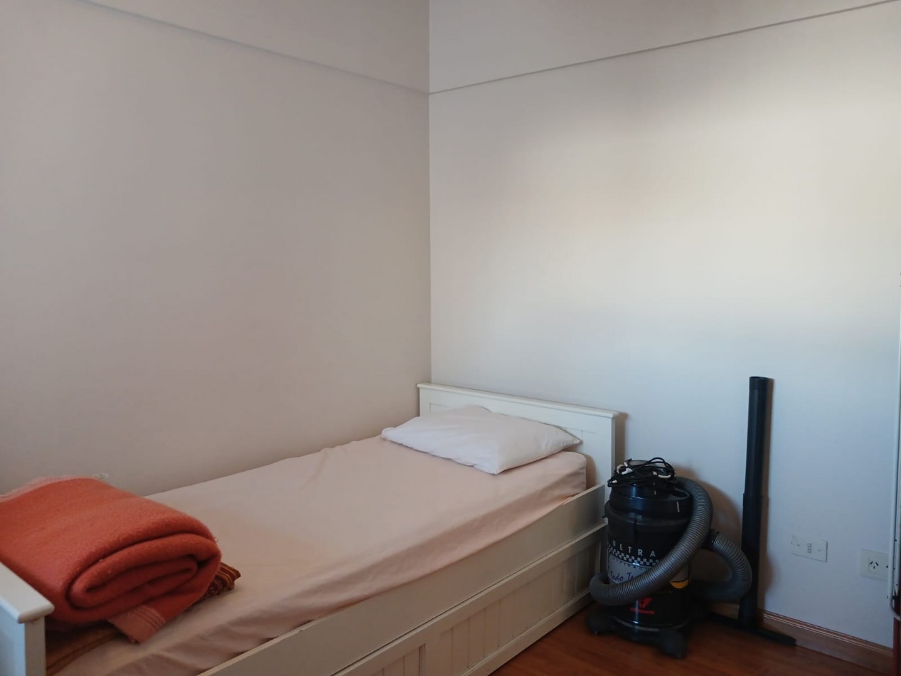 Venta departamento 4 ambientes a la calle con balcon