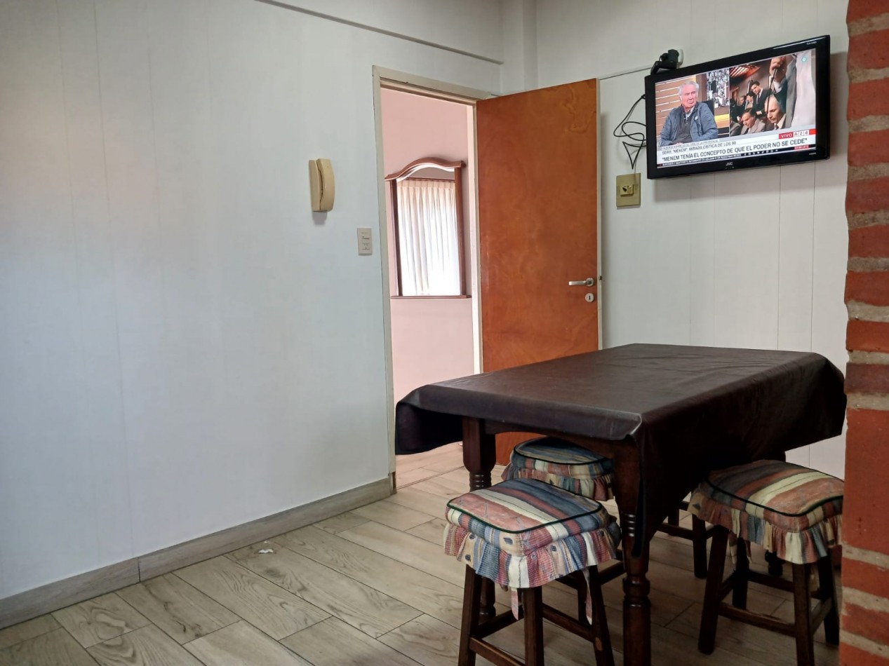 Venta departamento 4 ambientes a la calle con balcon