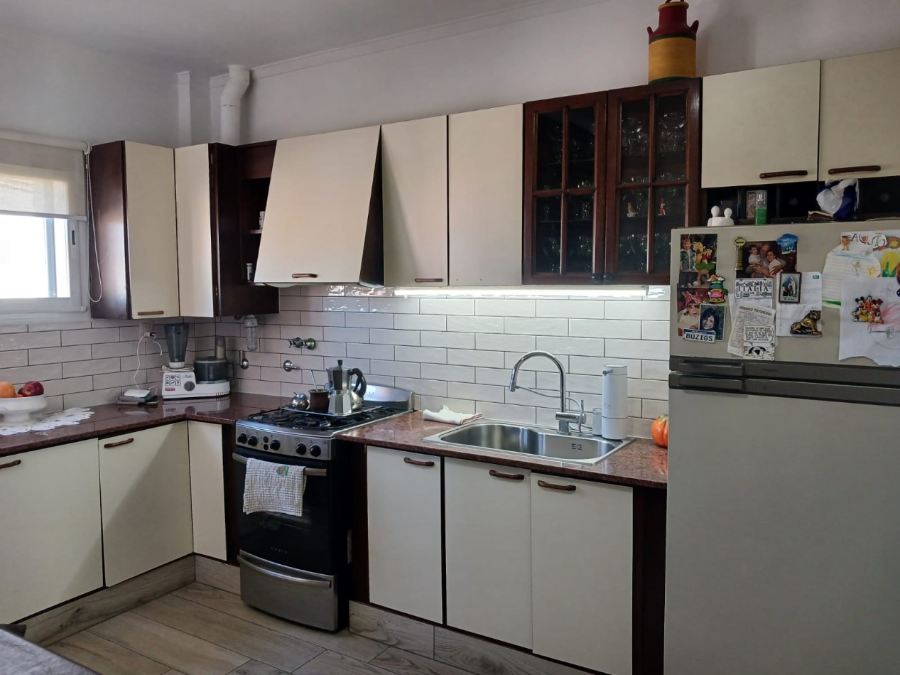 Venta departamento 4 ambientes a la calle con balcon