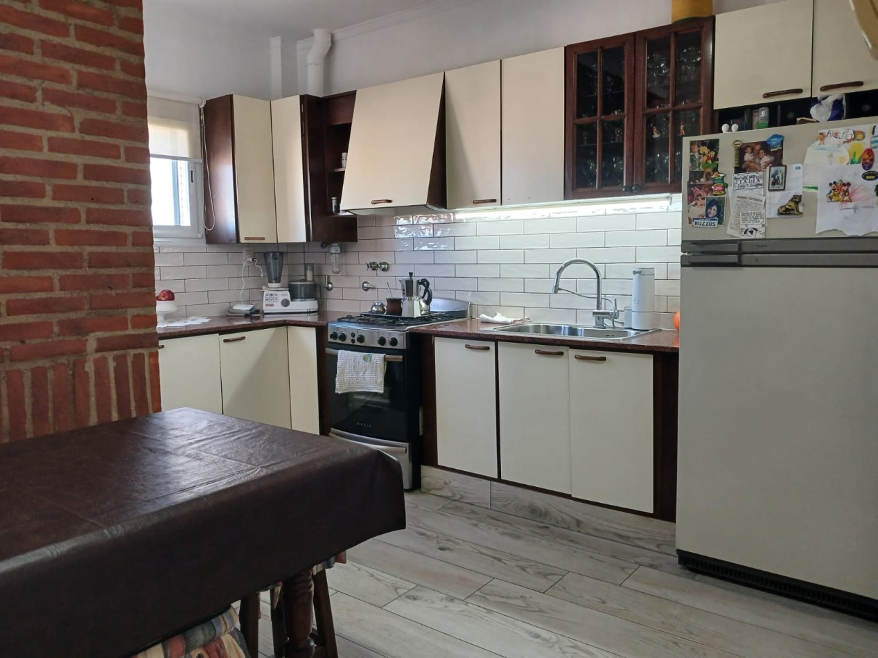Venta departamento 4 ambientes a la calle con balcon