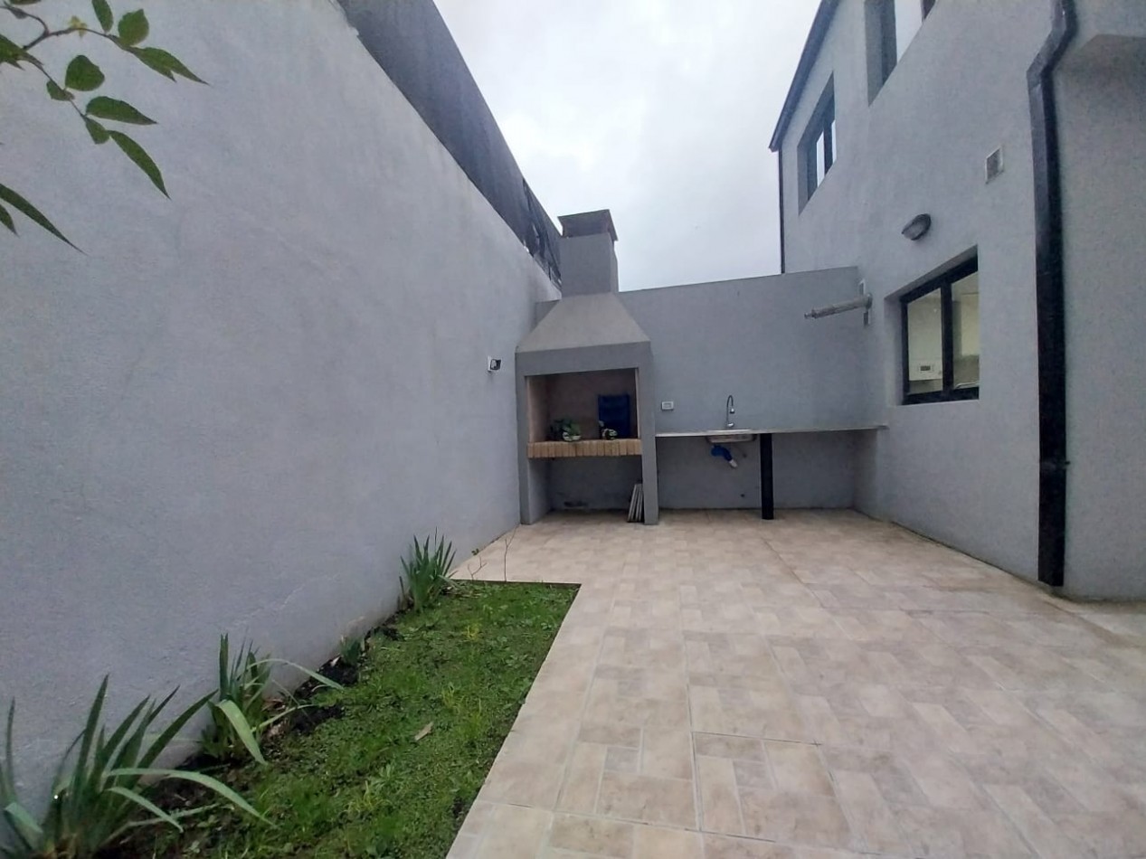DUPLEX A ESTRENAR 4 AMBIENTES CON ENTRADA PARA AUTO, PATIO Y PARRILLA. COLINAS DE PERALTA RAMOS 