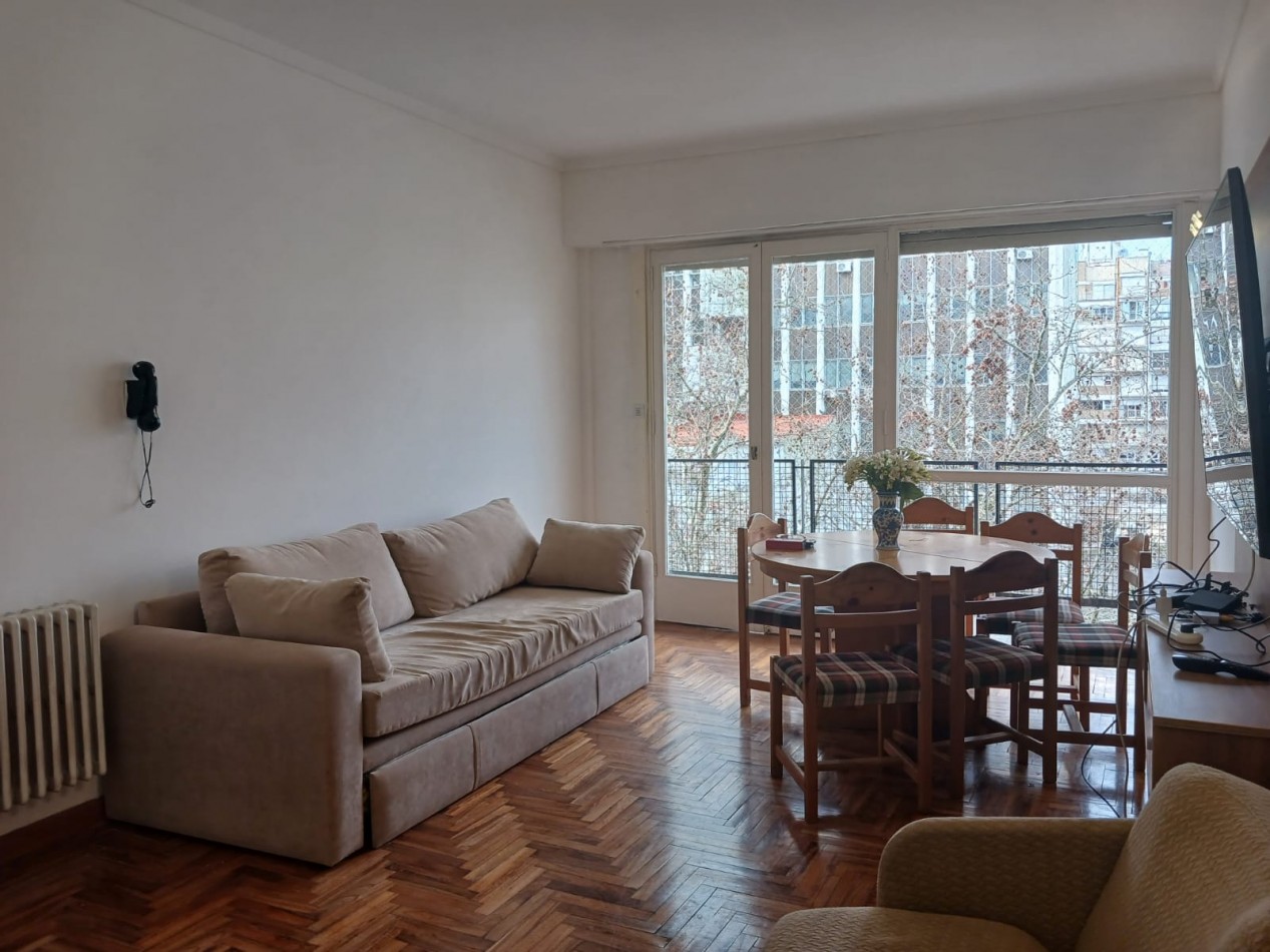 Venta Departamento 4 ambientes reciclado con balcon corrido a la calle