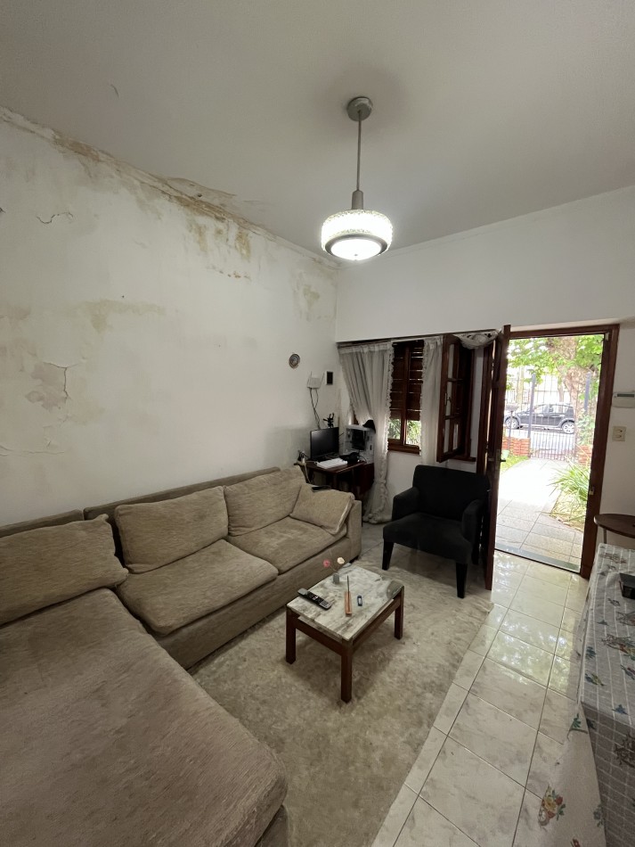 VENTA DOS PH 2 Y 3 AMBIENTES A RECICLAR EN POMPEYA. VENTA EN BLOCK 