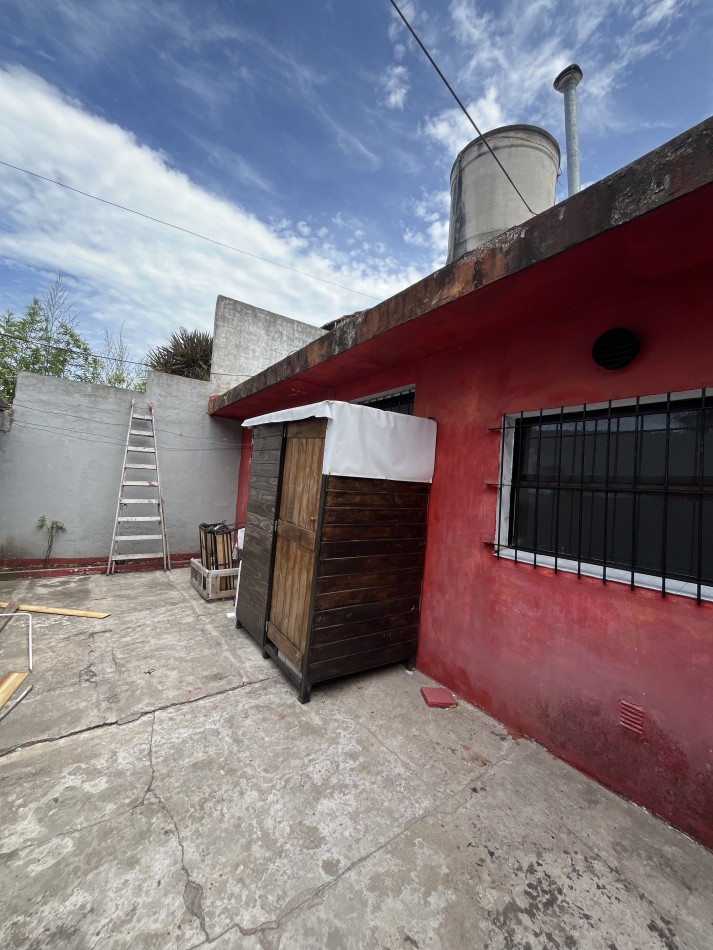 VENTA DOS PH 2 Y 3 AMBIENTES A RECICLAR EN POMPEYA. VENTA EN BLOCK 