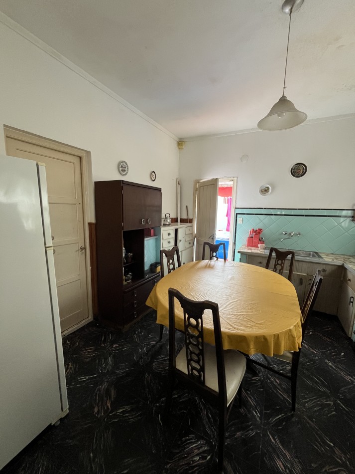 VENTA DOS PH 2 Y 3 AMBIENTES A RECICLAR EN POMPEYA. VENTA EN BLOCK 
