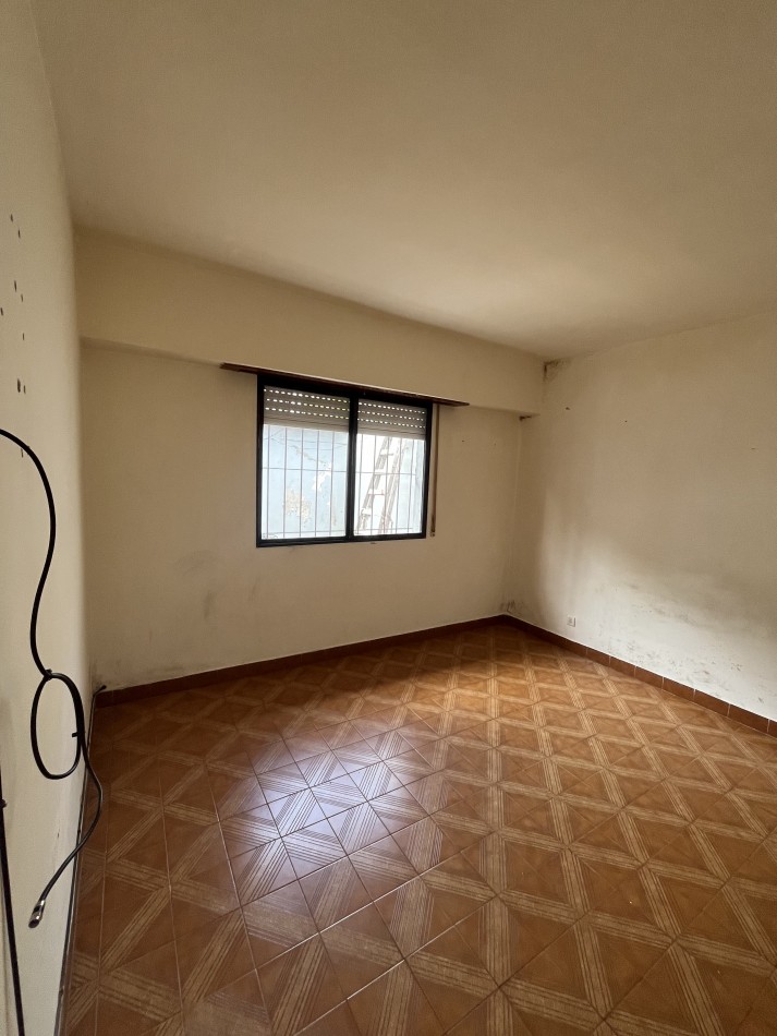 VENTA DOS PH 2 Y 3 AMBIENTES A RECICLAR EN POMPEYA. VENTA EN BLOCK 