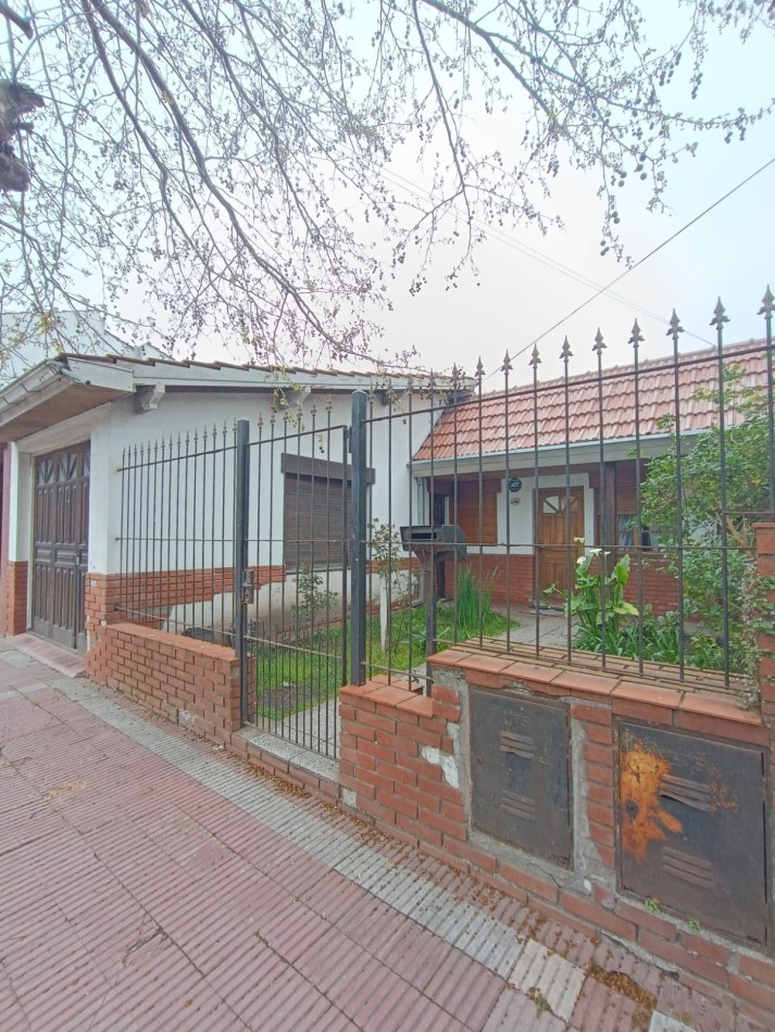 VENTA DOS PH 2 Y 3 AMBIENTES A RECICLAR EN POMPEYA. VENTA EN BLOCK 