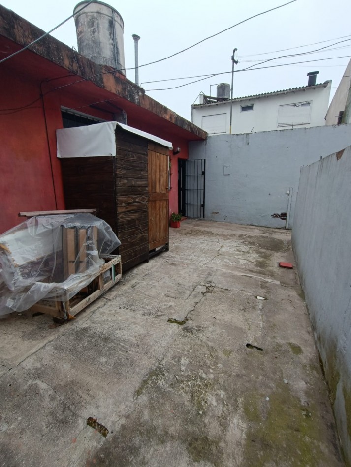 VENTA DOS PH 2 Y 3 AMBIENTES A RECICLAR EN POMPEYA. VENTA EN BLOCK 