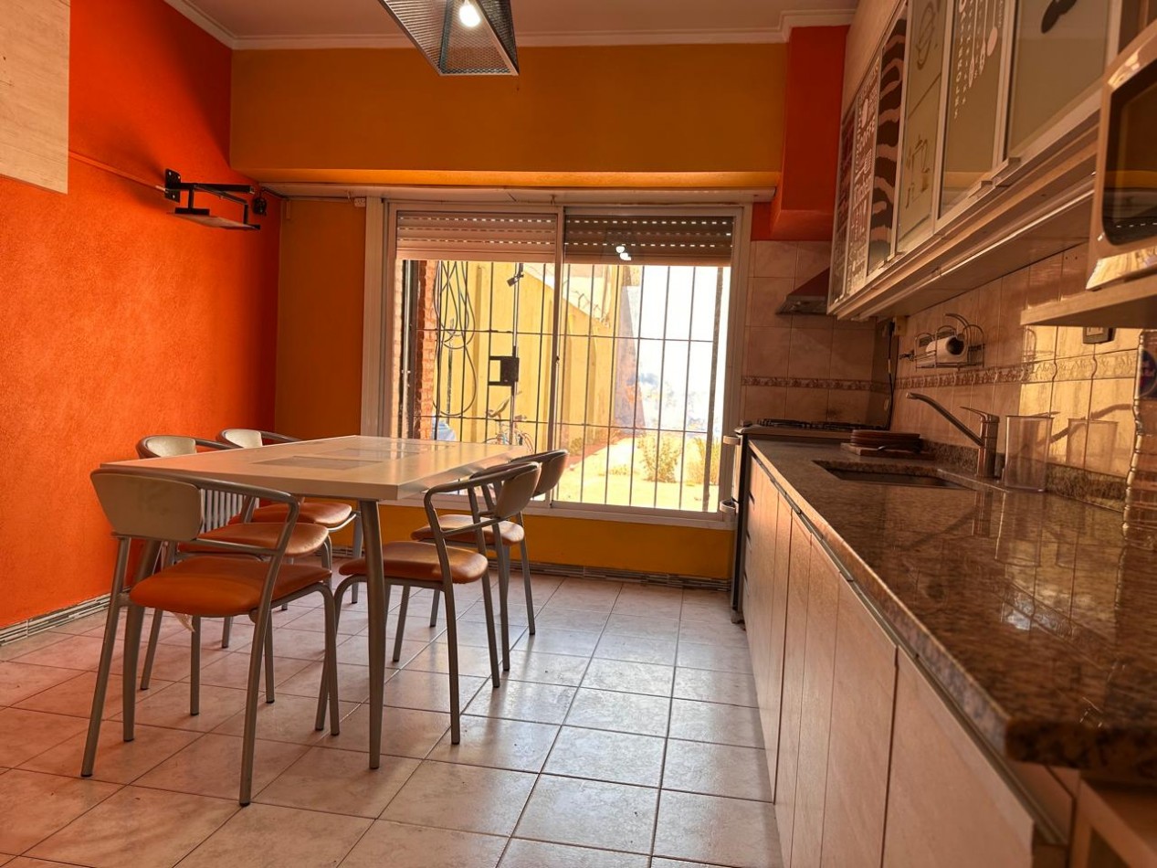 VENTA CASA 5 AMBIENTES CALEFACCION CENTRAL BARRIO PERLA NORTE