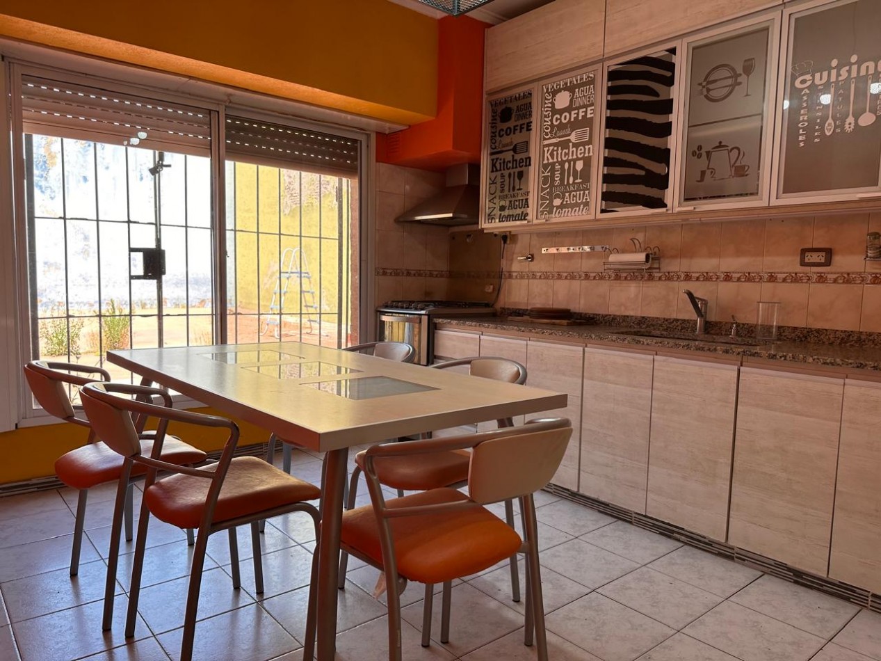 VENTA CASA 5 AMBIENTES CALEFACCION CENTRAL BARRIO PERLA NORTE
