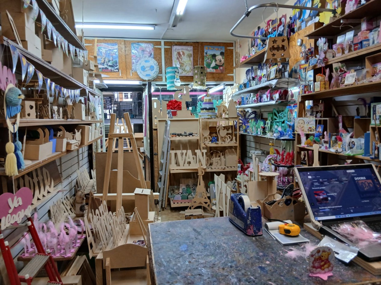 Venta local en galeria zona muy comercial.