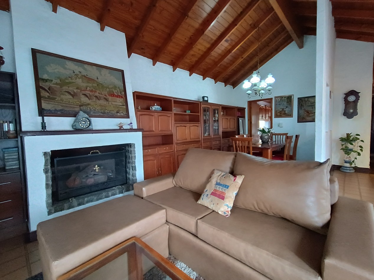 Casa 3 ambientes sobre dos lotes + departamento, cochera, quincho parque en Colinas de Peralta Ramos