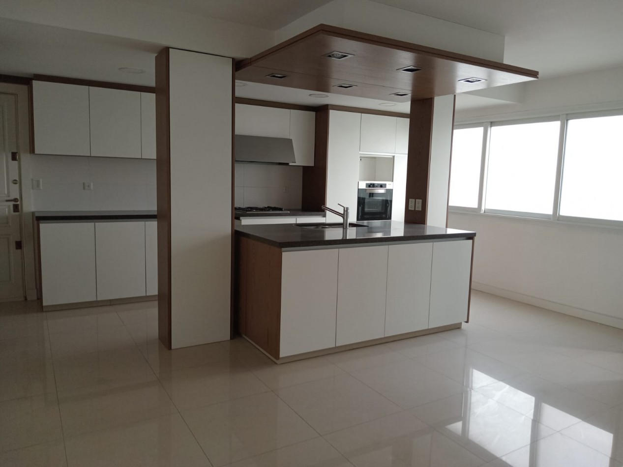 SEMIPISO 4 AMBIENTES CON BALCON SALIENTE Y COCHERA