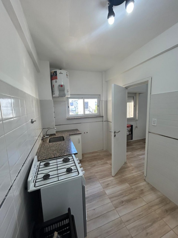 Venta Departamento 3 ambientes parcialmente reciclado muy luminoso
