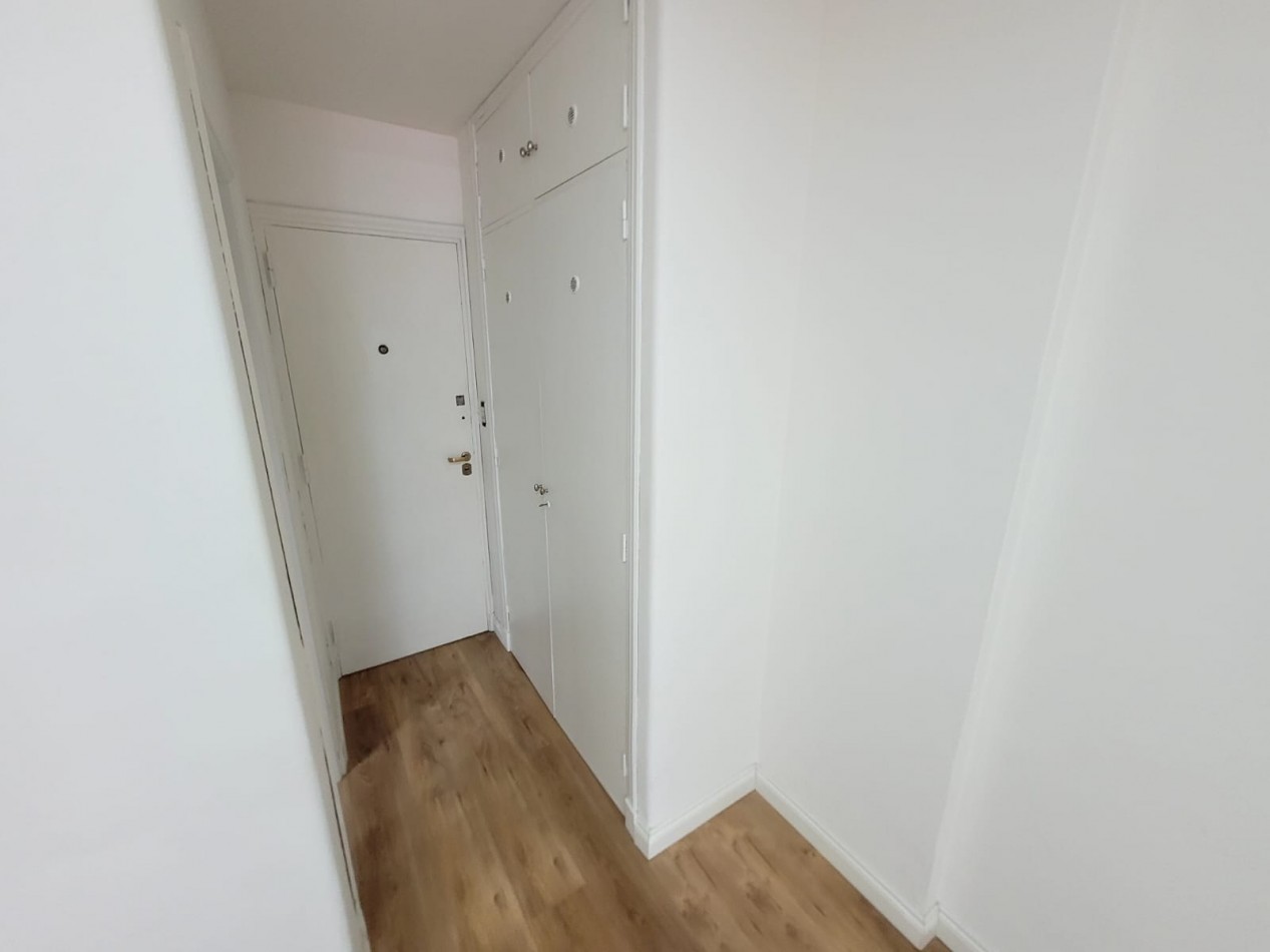 VENTA MONOAMBIENTE RECICLADO CON BALCON A LA CALLE PLAZA COLON