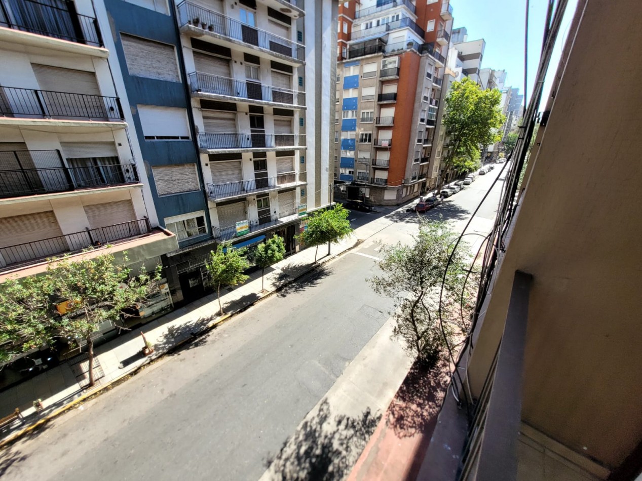 VENTA MONOAMBIENTE RECICLADO CON BALCON A LA CALLE PLAZA COLON