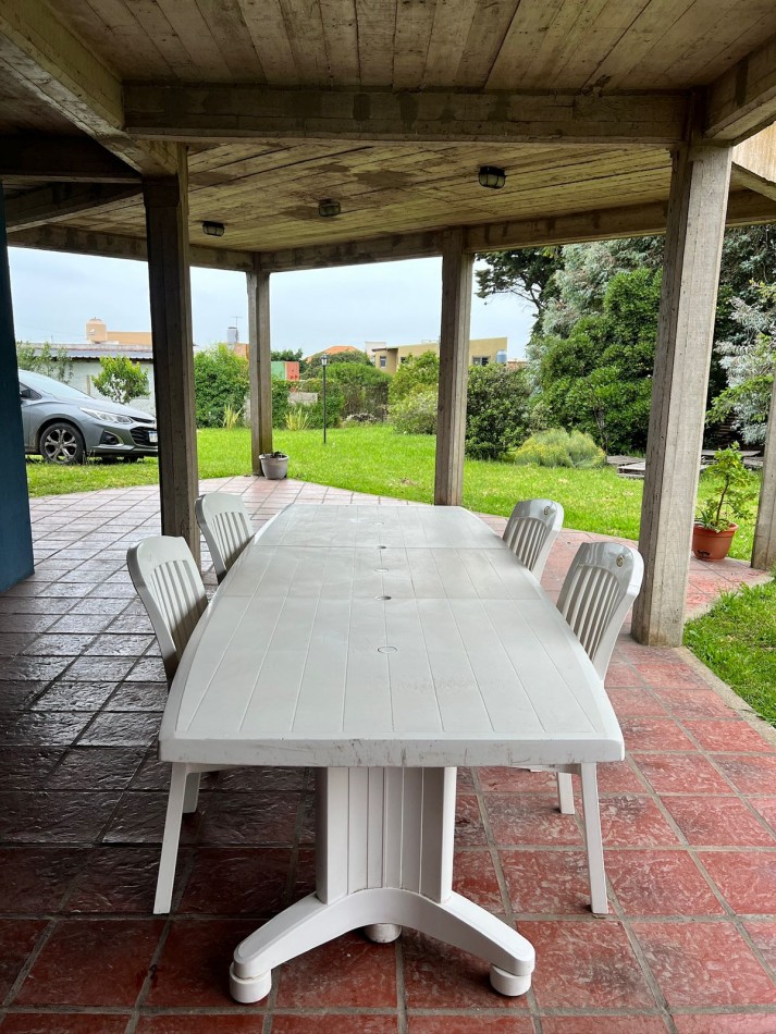 VENTA CASA 3 AMBIENTES A 150 METROS DEL MAR-
