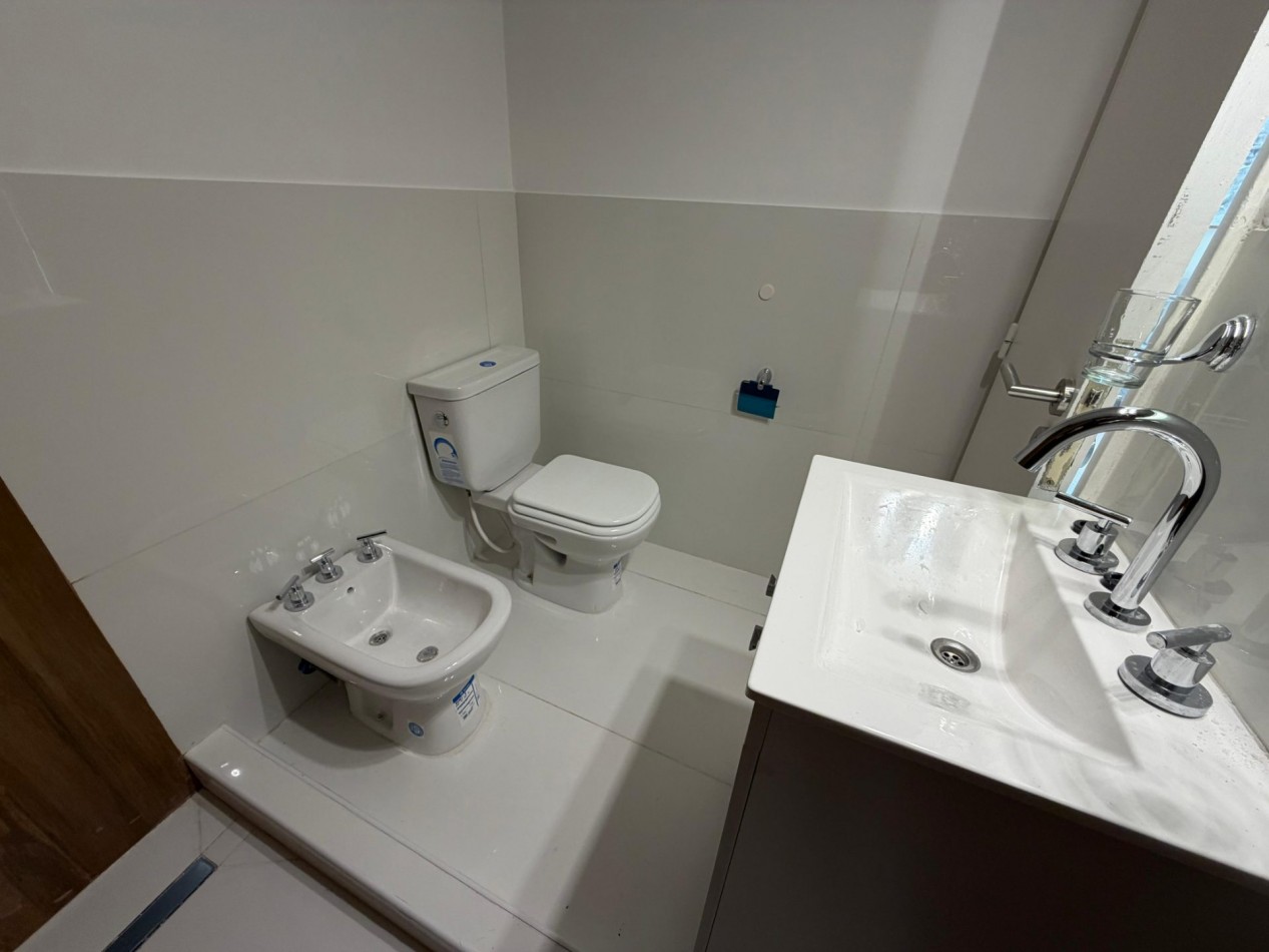 Departamento 2amb al frente con balcon reciclado Centro