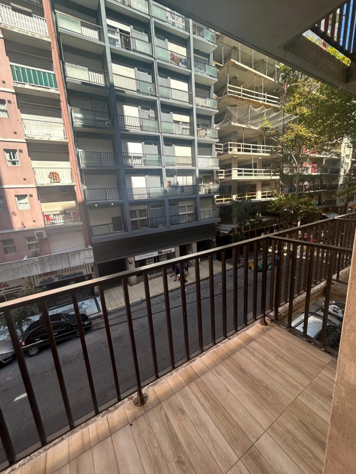 VENTA DEPARTAMENTO 2 AMBIENTES RECICLADO INVERTIDO CON BALCON A LA CALLE ZONA ALDREY