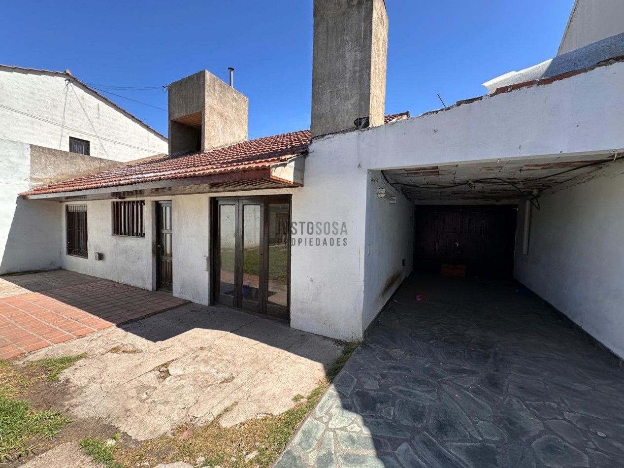 VENTA CASA 4 AMBIENTES CON PARQUE EN LOS PINARES