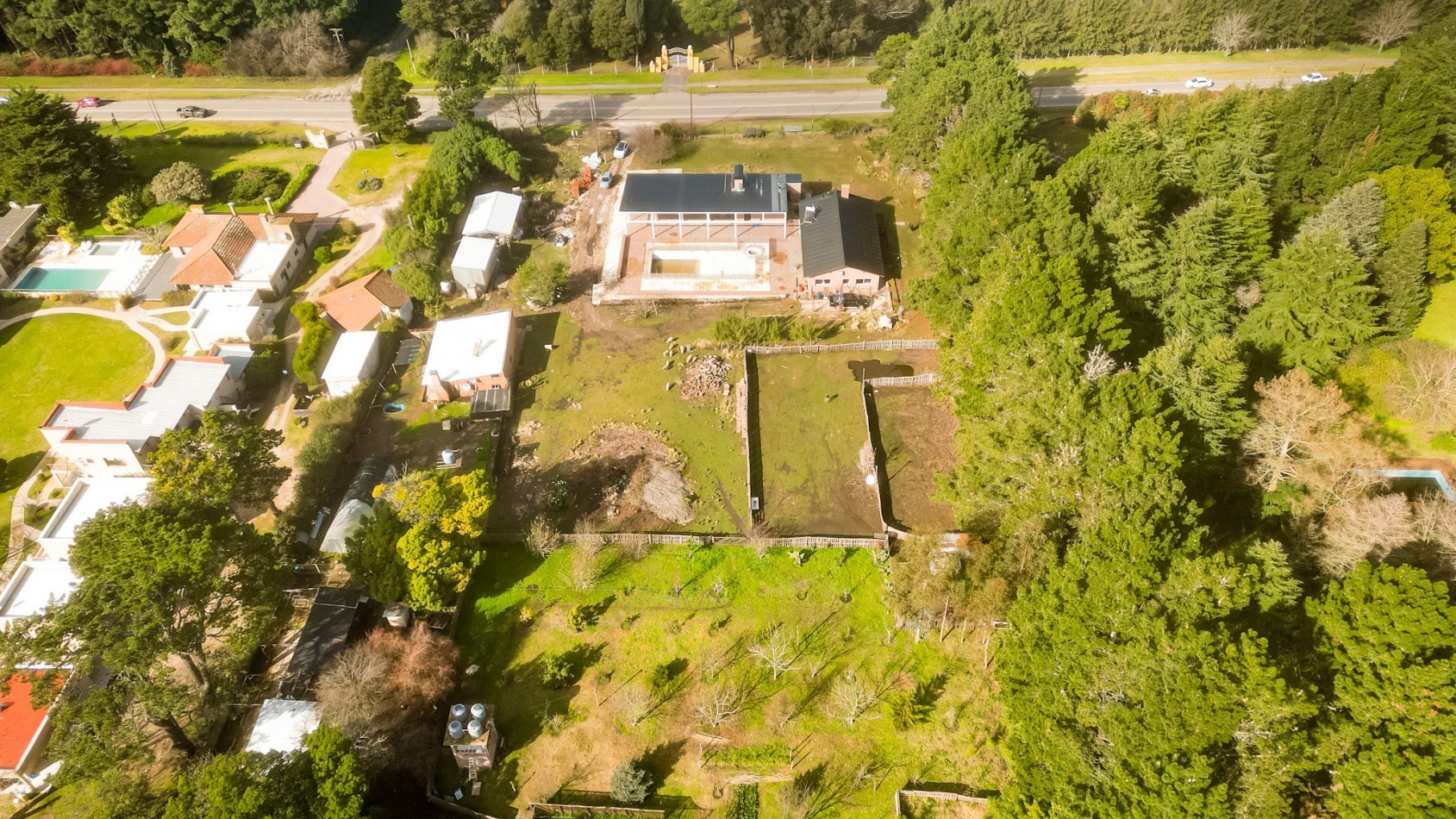 Casa quinta + Salon de Fiestas- Casa de caseros - una hectarea en Sierra de los Padres-1 hectarea