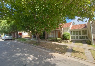 Venta casa 3 ambientes con dependencia y patio a tres cuadras del Mar Punta Mogotes